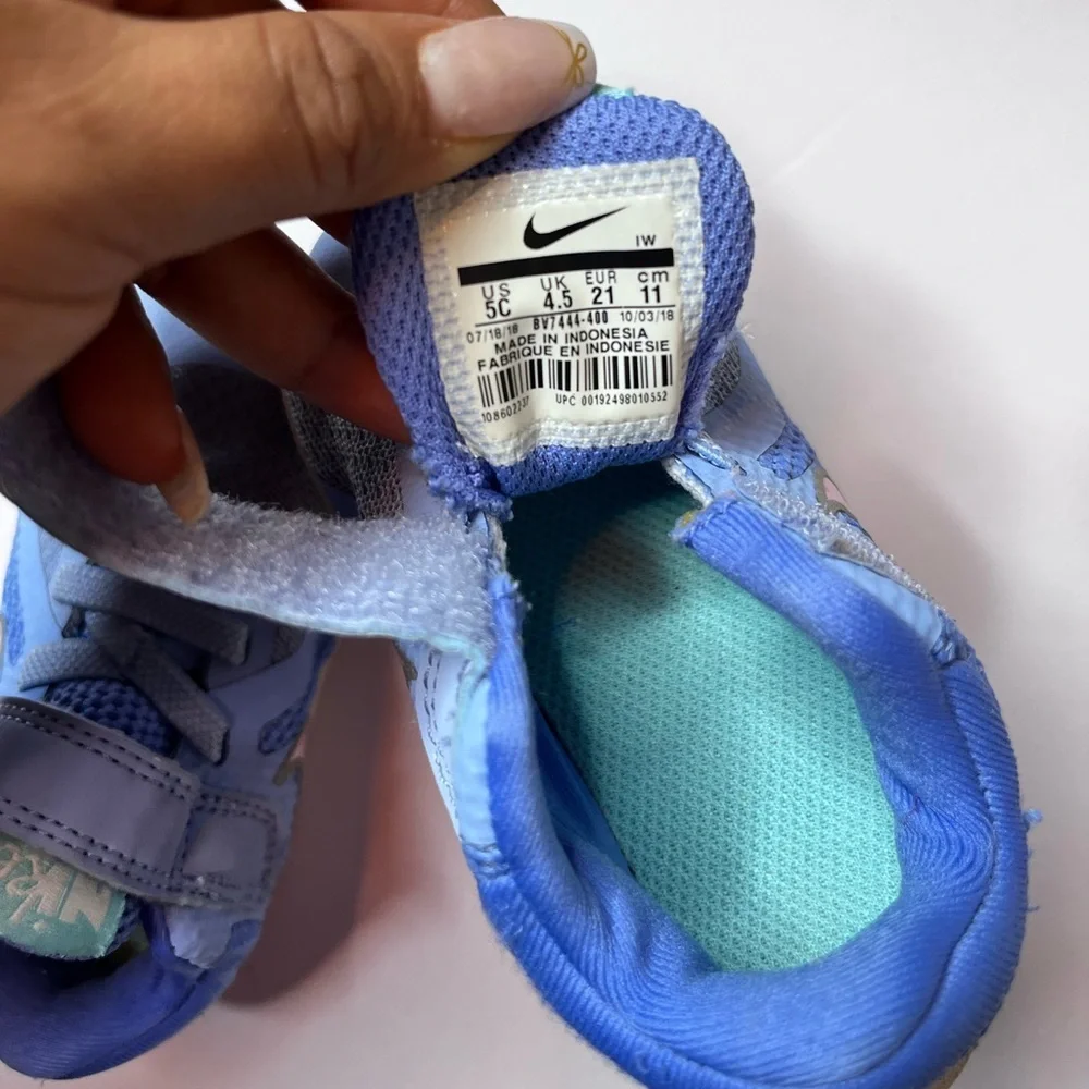 Baby girl Nike Kids Blue Sneakers Sz 5C